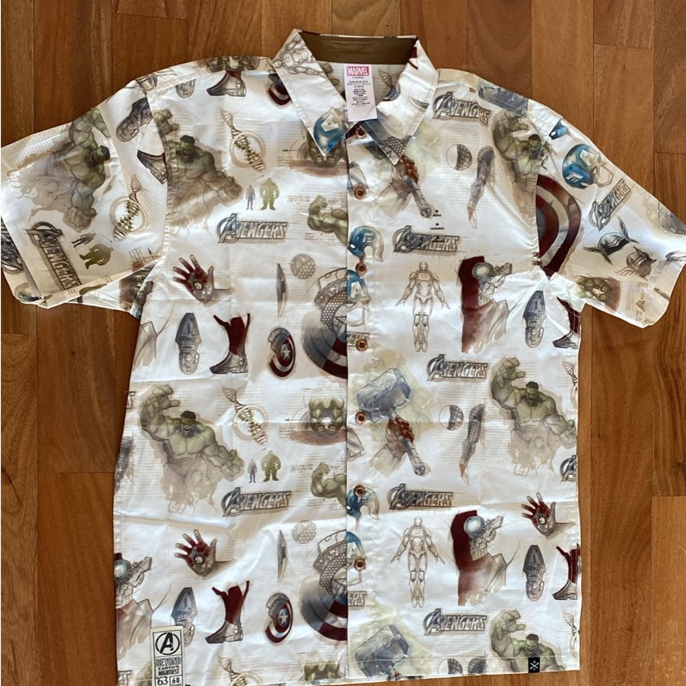 Disney Avengers Men’s Button Down Shirt Sz M